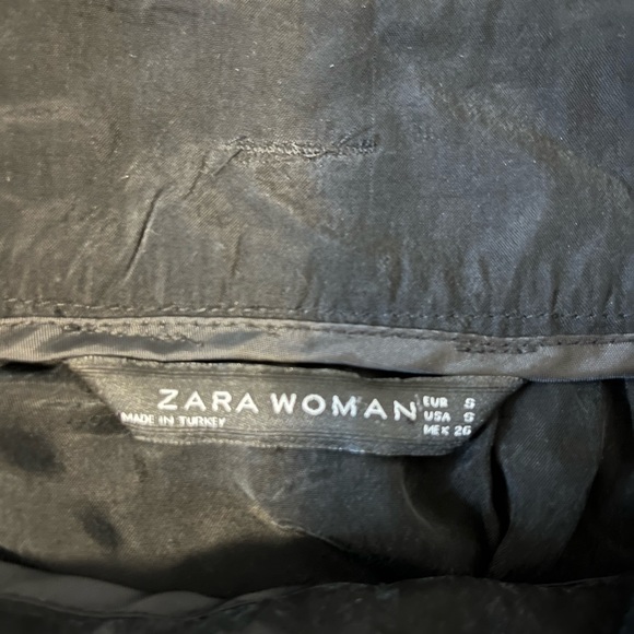 Zara Women - size small, floor length, black, high waisted skirt with pockets - Picture 4 of 4